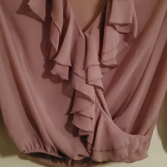 Dusty rose Limite sheer ruffle crossover blouse - Picture 2 of 4